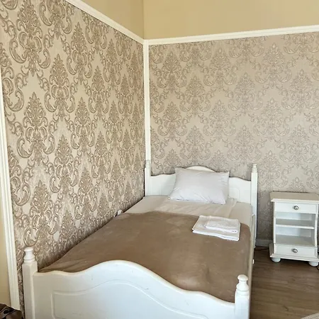 בית נופש Sofia - Pool, Sauna & Nature Escape