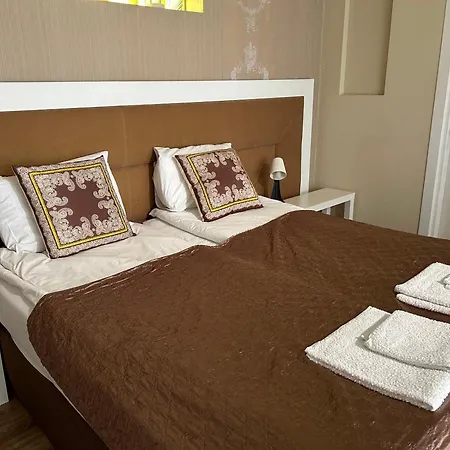 Sofia - Pool, Sauna & Nature Escape בית נופש *