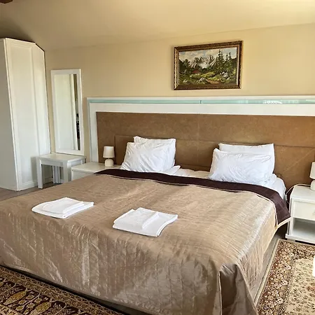 Sofia - Pool, Sauna & Nature Escape וארנה