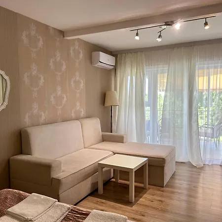 בית נופש Sofia - Pool, Sauna & Nature Escape וארנה