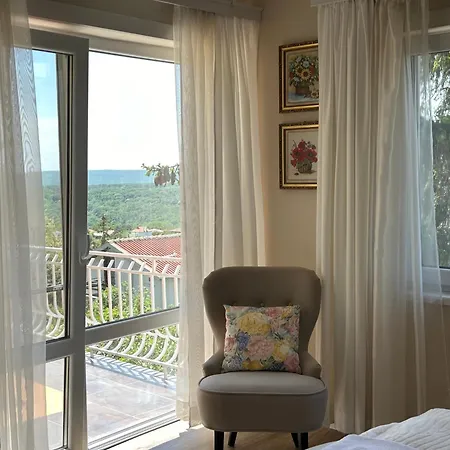 Sofia - Pool, Sauna & Nature Escape * וארנה