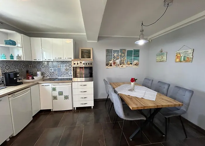 Sofia - Pool, Sauna & Nature Escape بيت للعطل