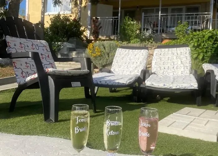 Sofia - Pool, Sauna & Nature Escape بيت للعطل